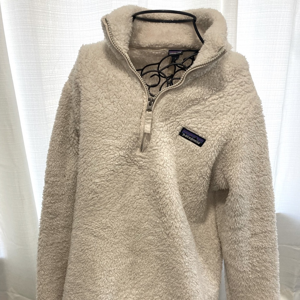 Woman’s Patagonia medium half zip Sherpa style fleece, medium